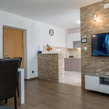 Anteo Free Parking Apartman *